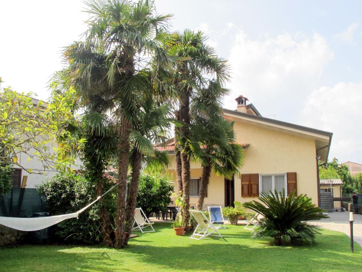 Apartment Emiliano By Interhome Marina di Massa Luaran gambar