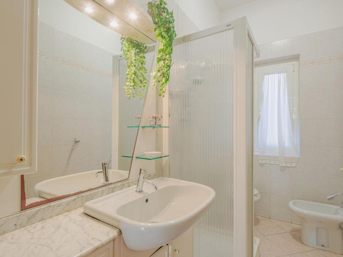 Apartment Emiliano By Interhome Marina di Massa Luaran gambar